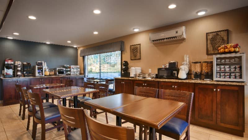 Breakfast Room 4 of 7