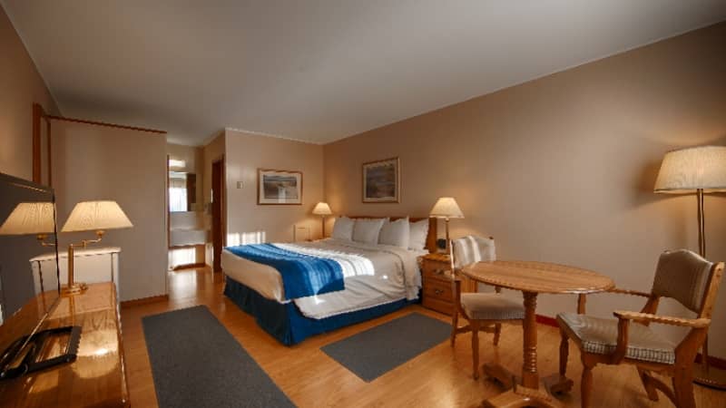 Guest Room King Bed Hardwood Flooring 6 of 7