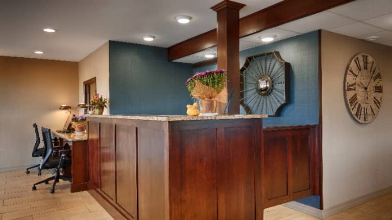 Front Desk 7 of 7